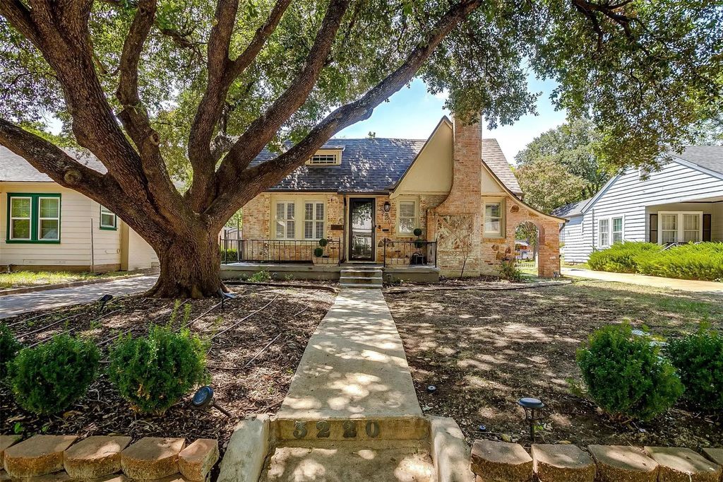 3220 Waits Avenue, Fort Worth