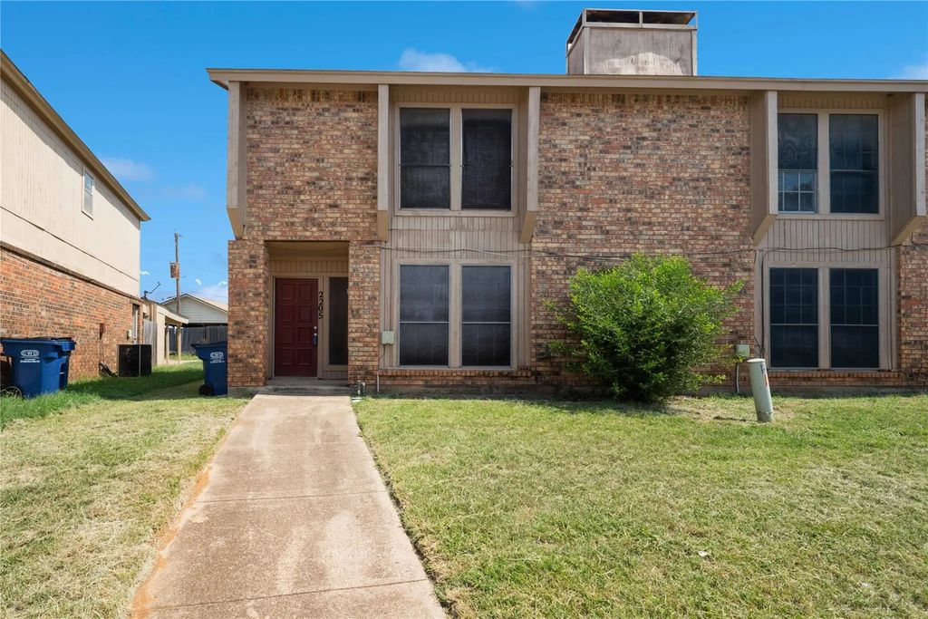 2205 Chase Court 2205, Dalworthington Gardens