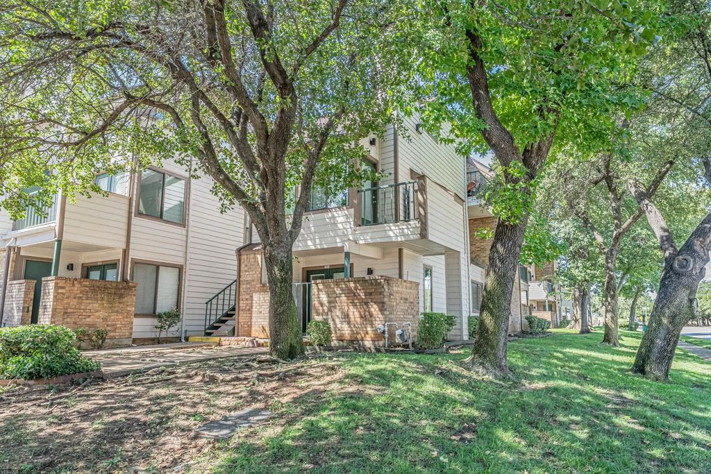 2312 Balsam Drive A103, Arlington