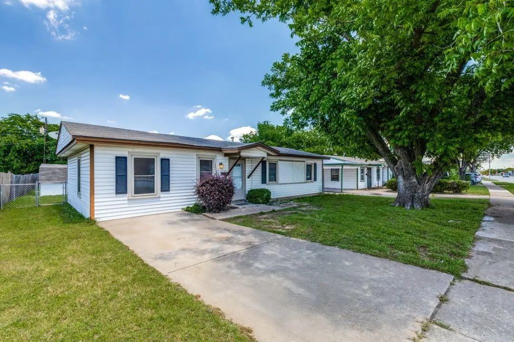 5241 E Berry Street, Fort Worth