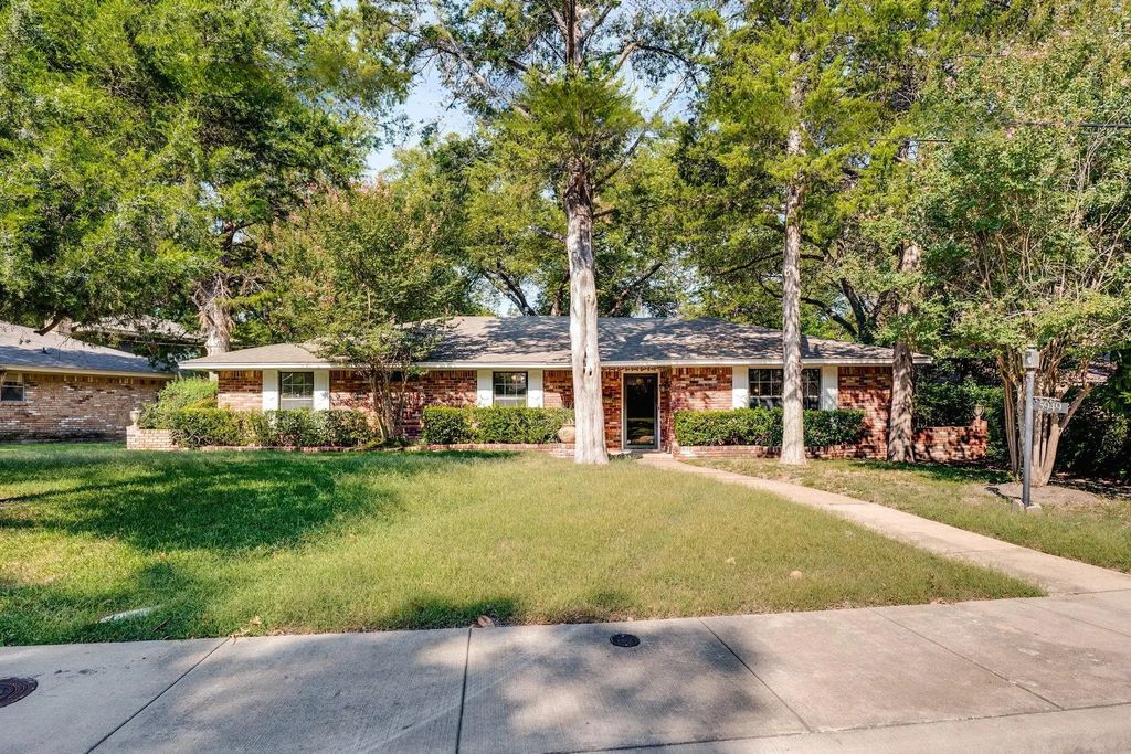 5949 Hunters View Lane, Dallas