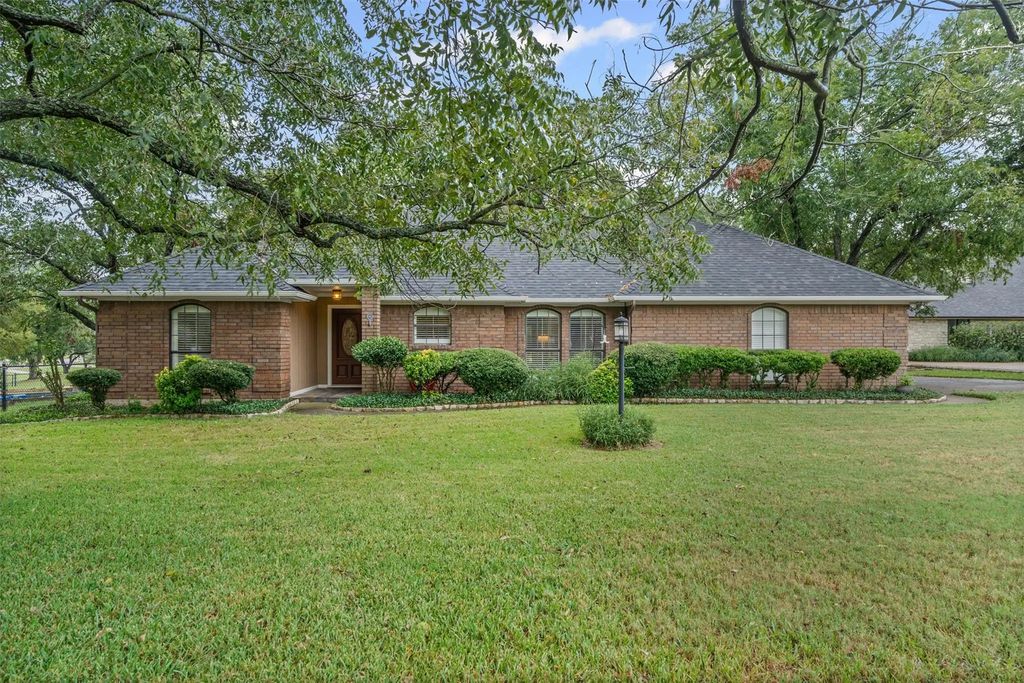 5011 Wedgefield Road, Granbury