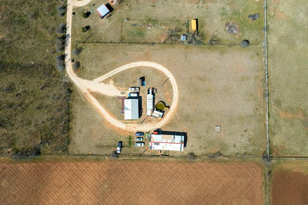 8616 Private Road 2584, Clyde