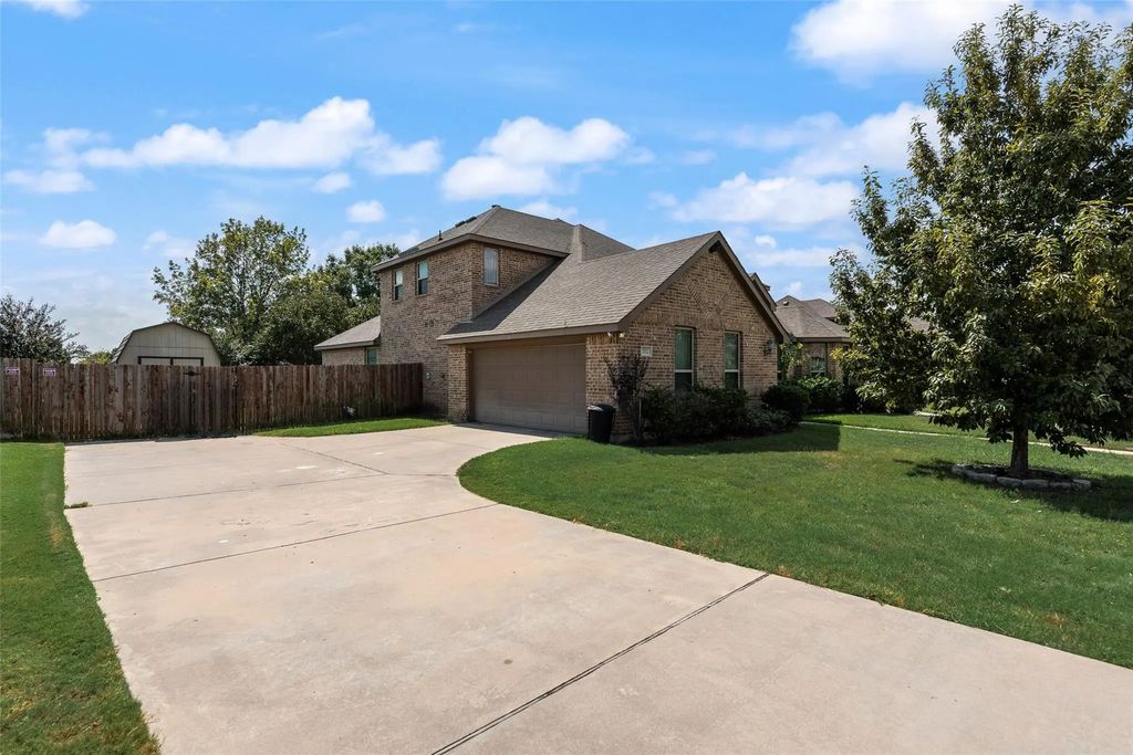 202 Debbie Way, Red Oak