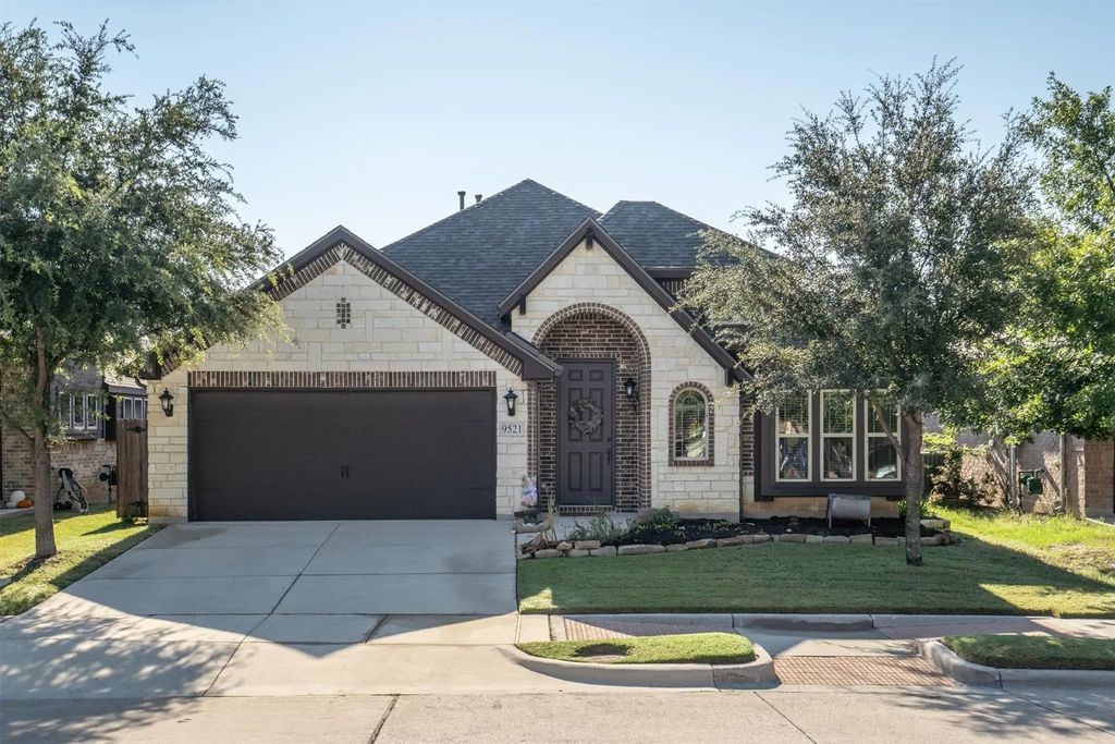 9521 Meadowpark Drive, Denton