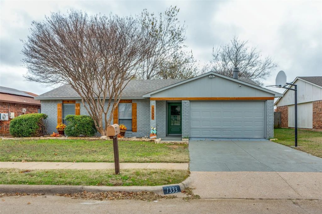 1333 Steinburg Lane, Fort Worth
