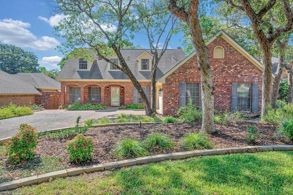 98 Sugar Creek Place, Woodway
