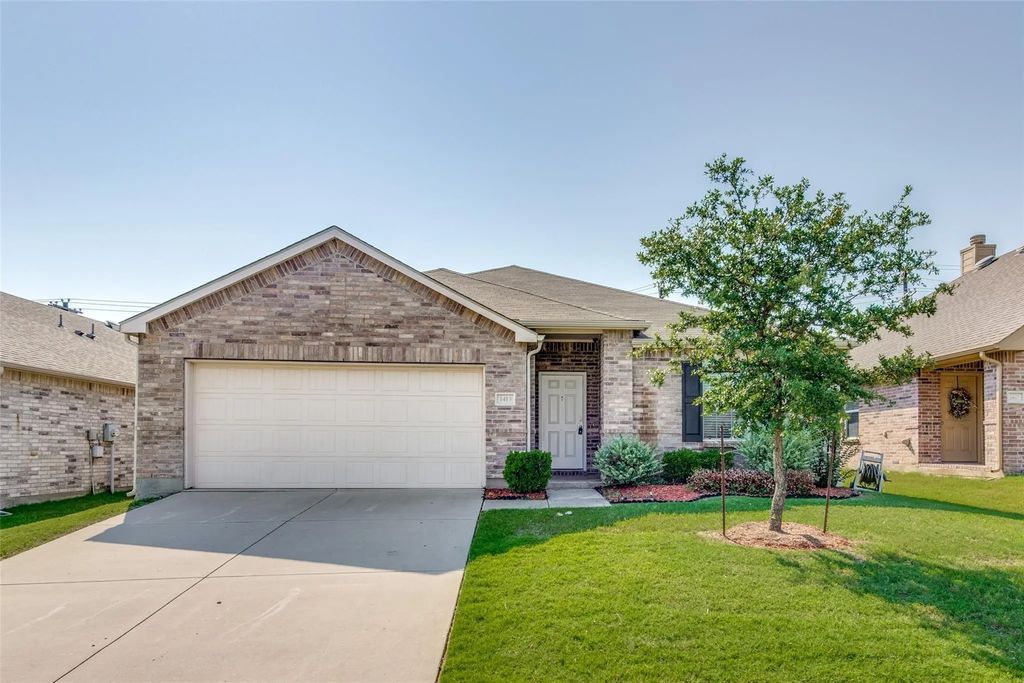 1413 Lone Pine Drive, Little Elm