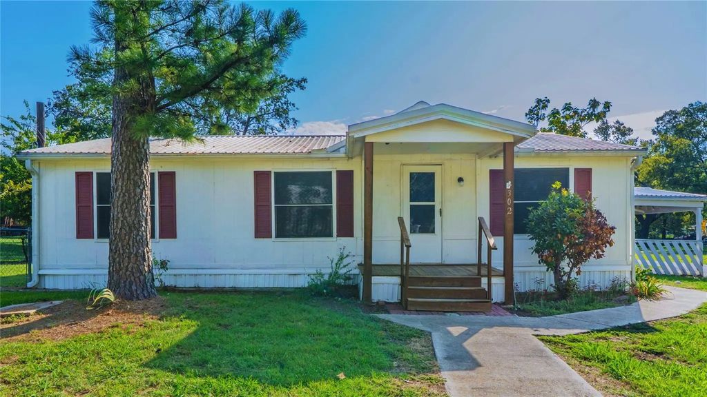 302 N Main Street, Ector