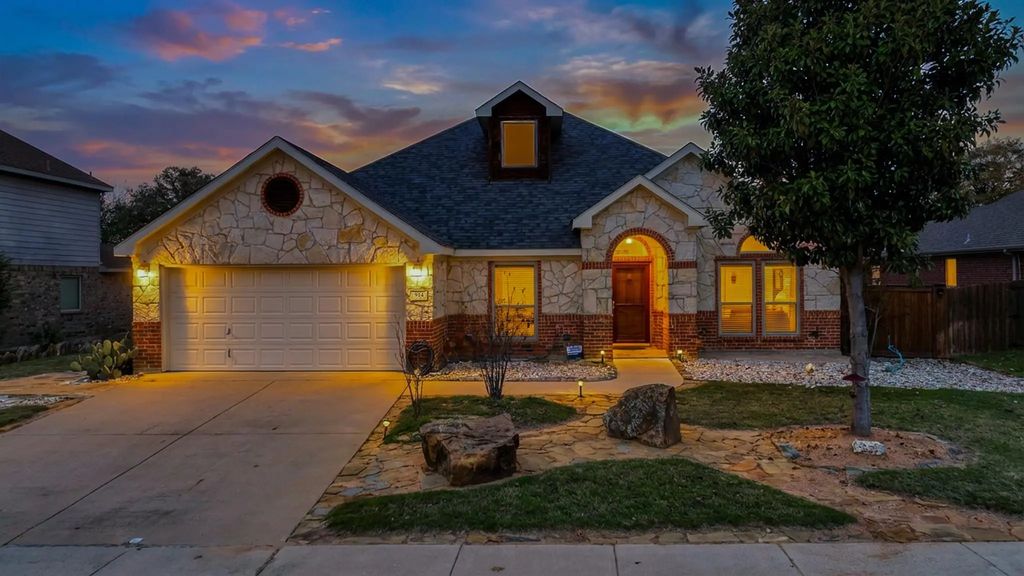 914 Randall Road, Weatherford