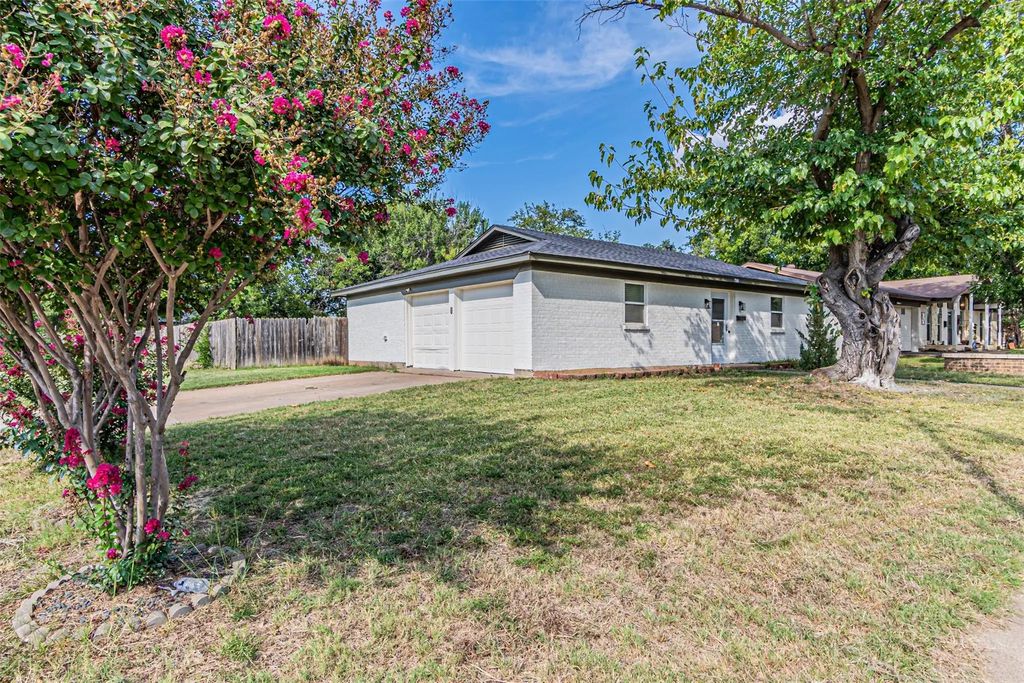 7501 Lola Drive, North Richland Hills