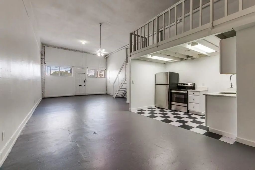 2007 S Ervay Street 2011, Dallas