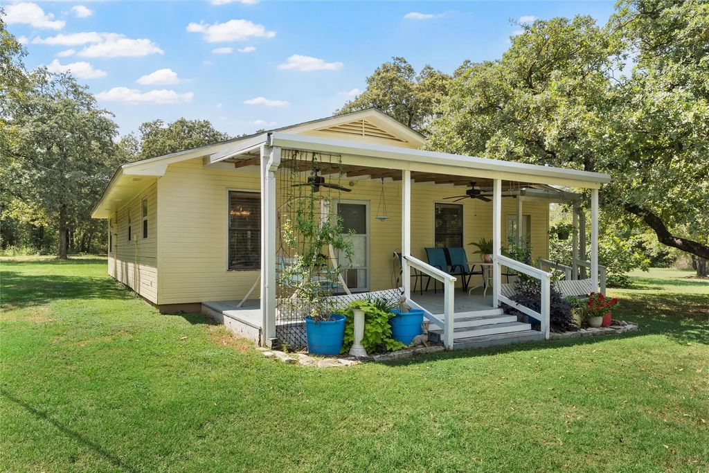 284 County Road 326a, Rosebud