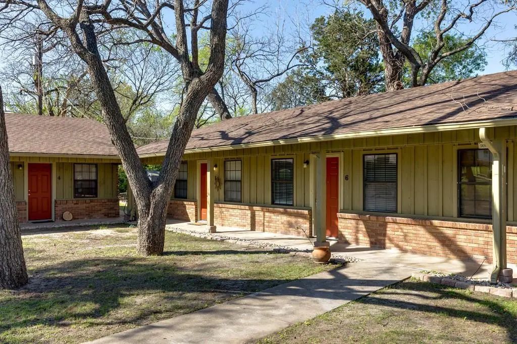 601 W College Street 6, Grapevine