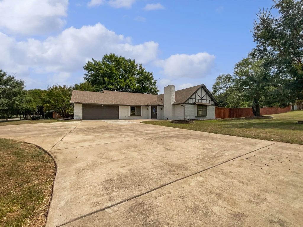 300 Woodland Trail, Keller