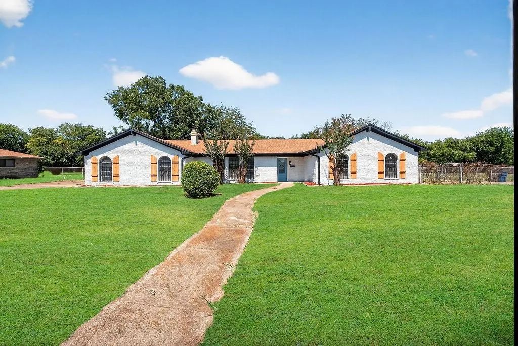 319 Sleepy Top Drive, Glenn Heights