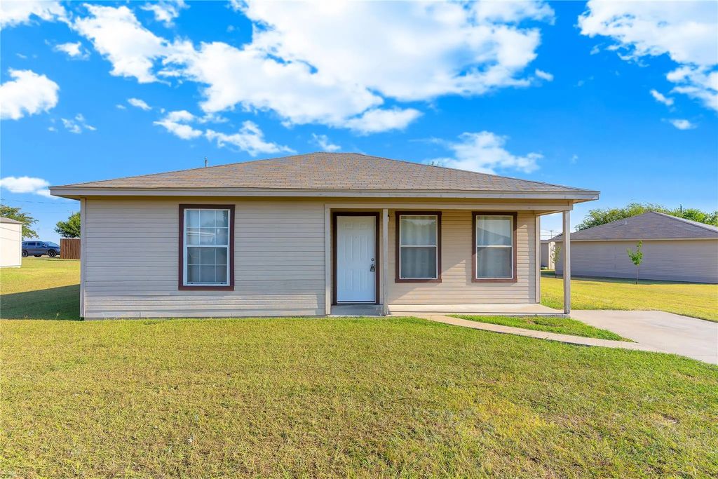 1706 Overland Drive, Cleburne