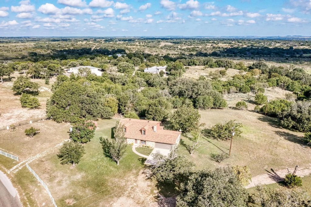 3225 County Road 111, Lampasas