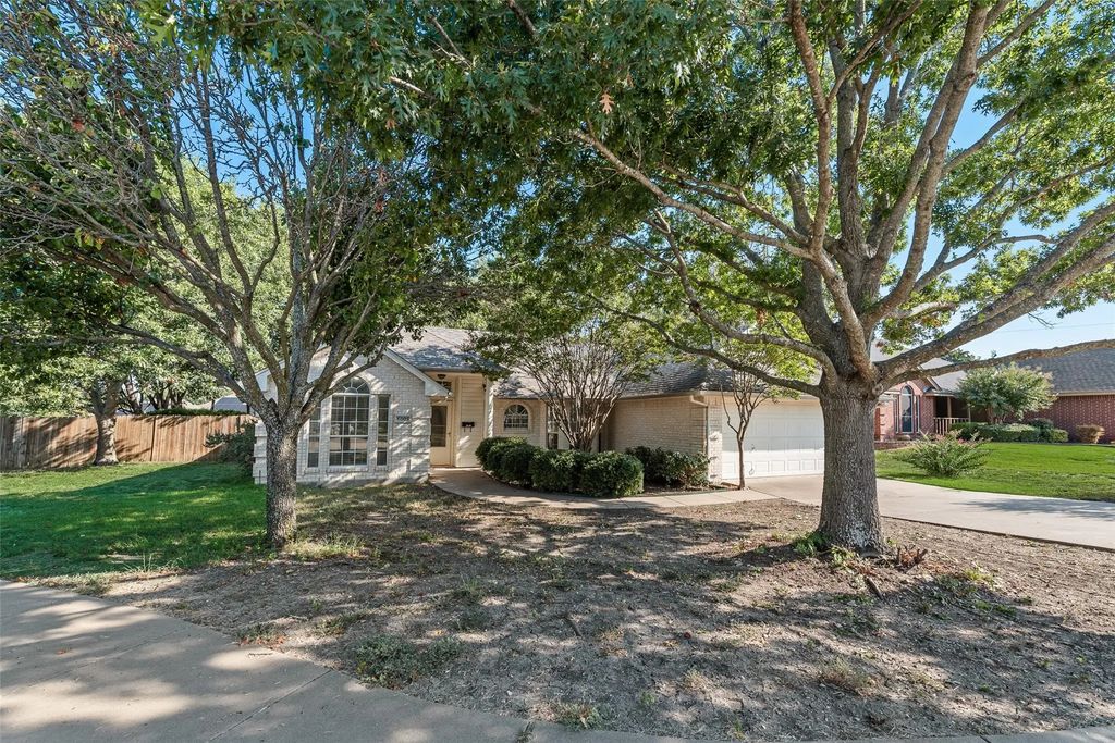 6005 Peach Tree Drive, Midlothian