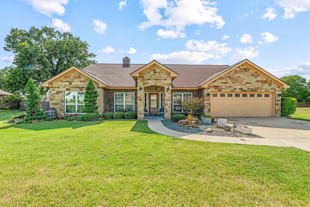 112 Blue Ribbon Lane, Stephenville