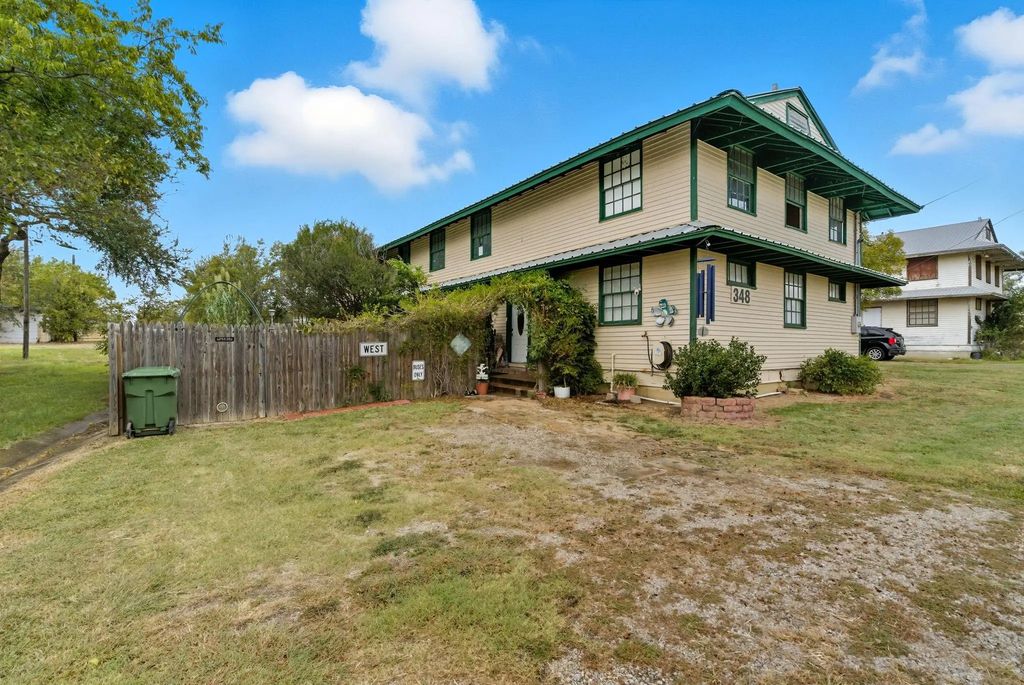 348 Sam Houston Street, Mineral Wells