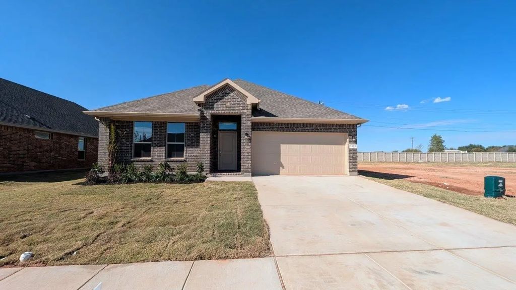 1312 Bristol Way, Granbury