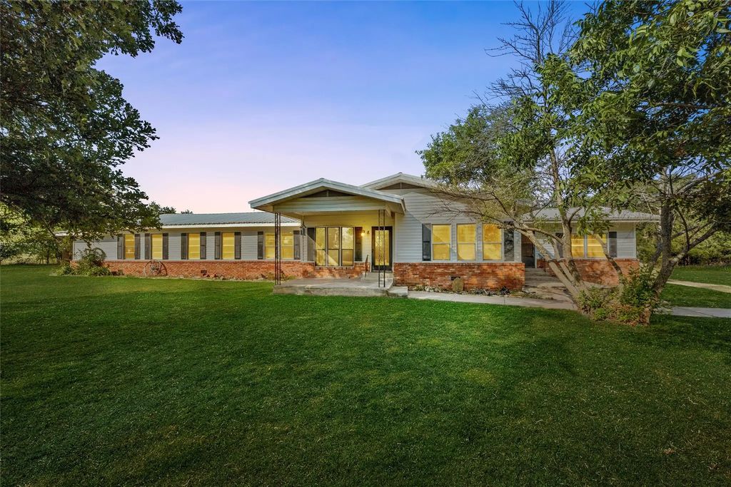 12145 Tree Lake Drive, Waco