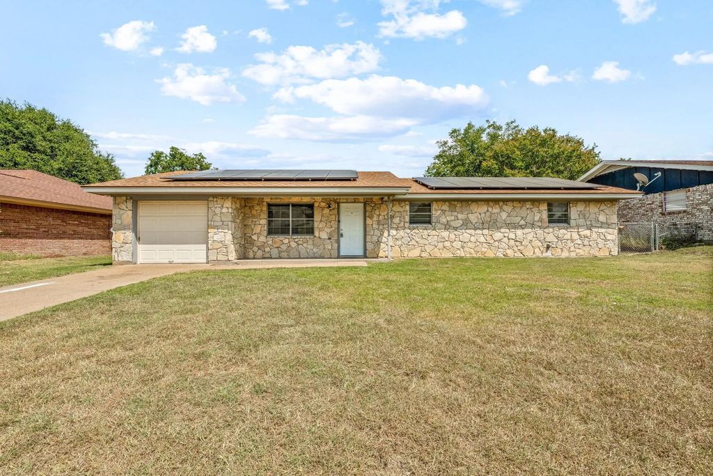 203 Moonlight Trail, Stephenville