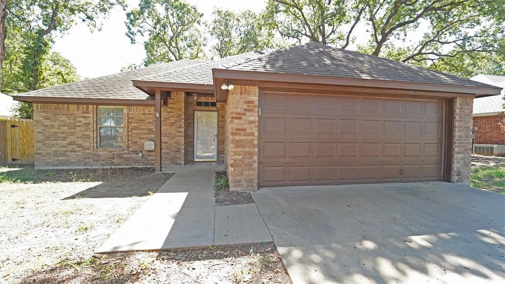1826 Rayna Drive, Weatherford