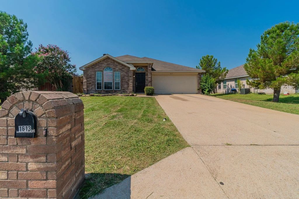 1613 Lesli Drive, Royse City