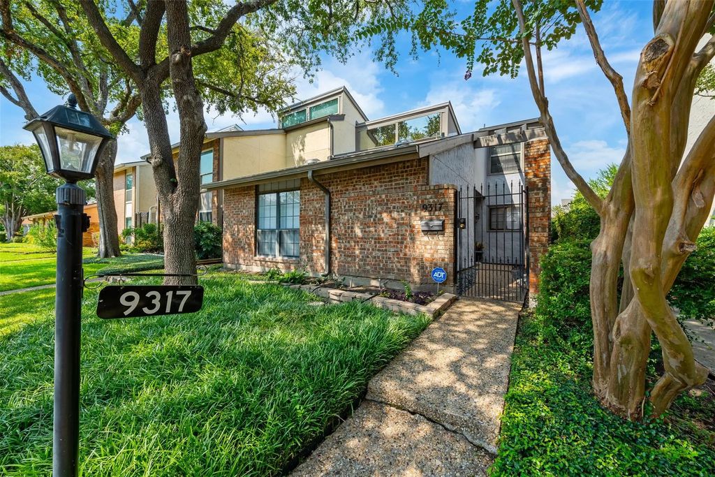 9317 Chimneysweep Lane, Dallas