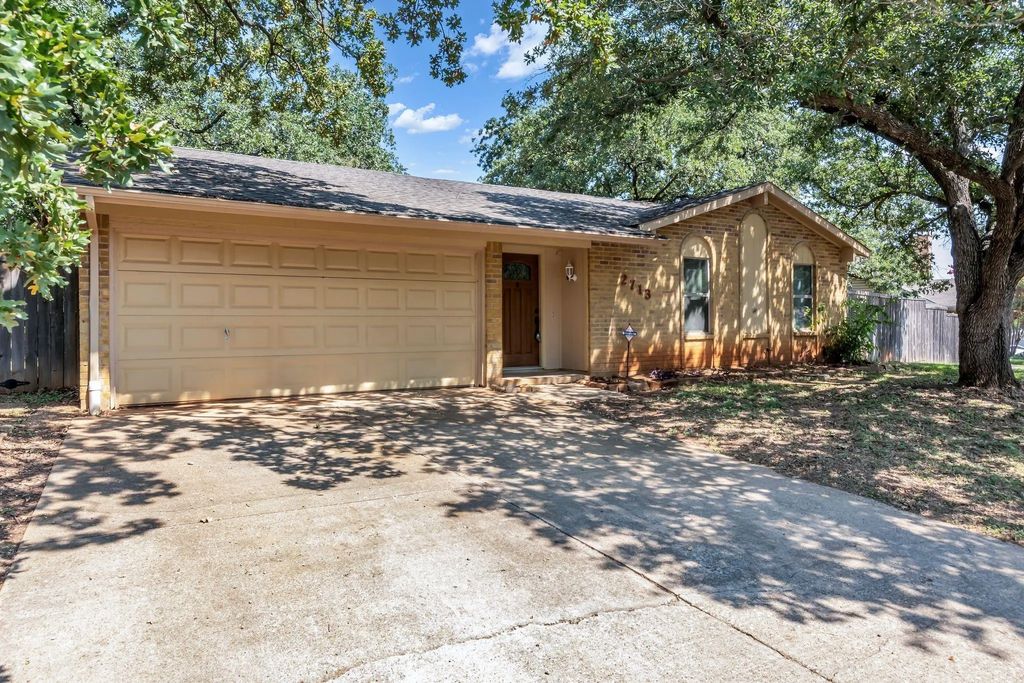2713 Scenic Hills Drive, Bedford