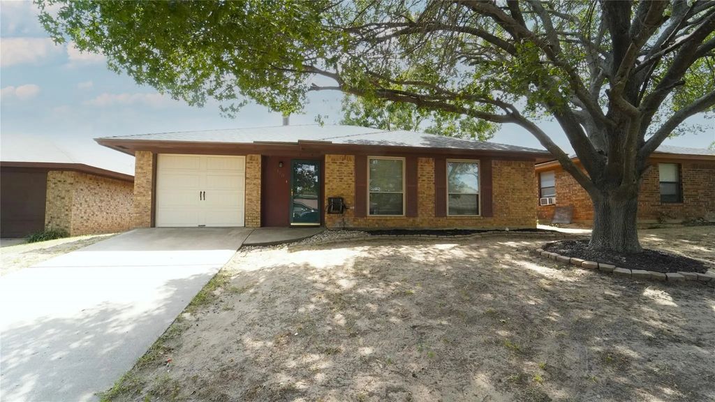 110 Black Forest Drive, Weatherford