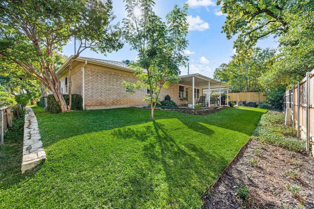 1704 Indian Oaks Court, Bedford