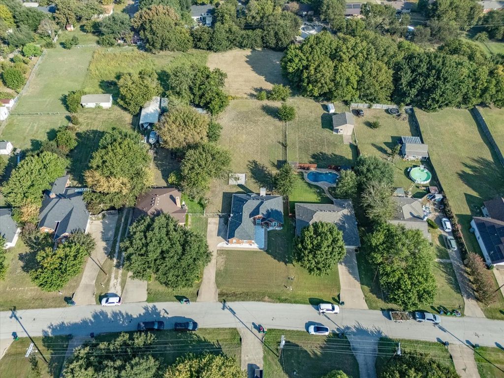 122 Country Drive, Waxahachie