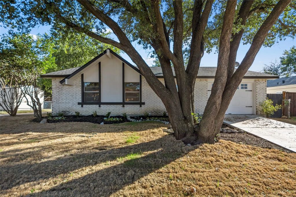 2124 Carlton Road, Carrollton