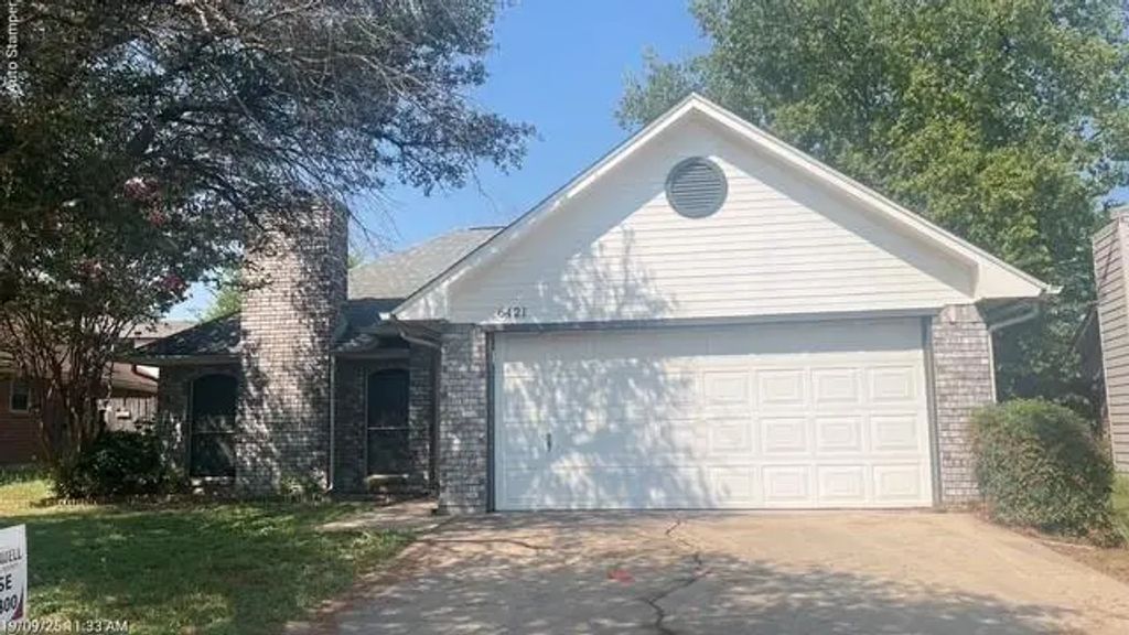 6421 Woodcreek Trail, Fort Worth