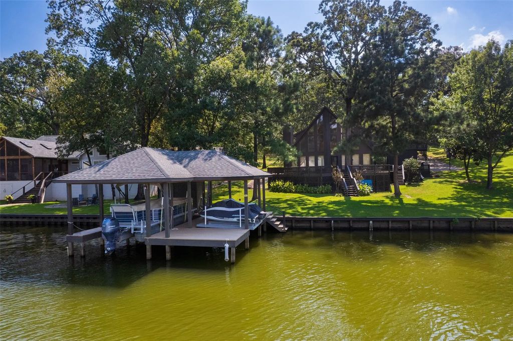 1555 Canadian Drive, Scroggins