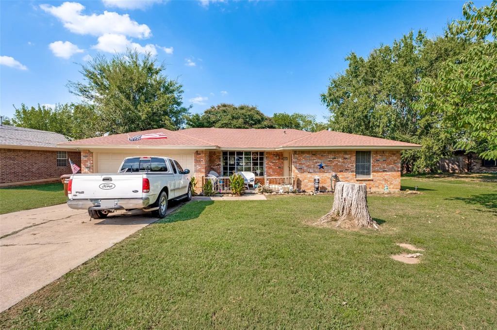 911 E Windsor Drive, Denton