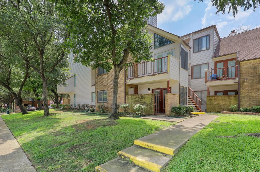 2312 Balsam Drive A105, Arlington
