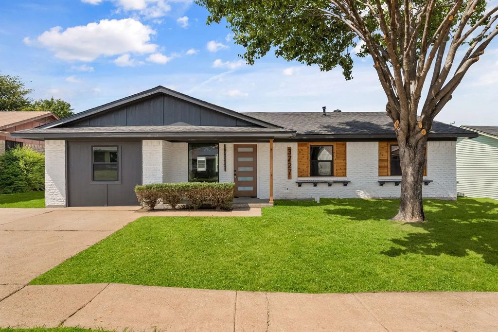 3727 Pacesetter Drive, Dallas
