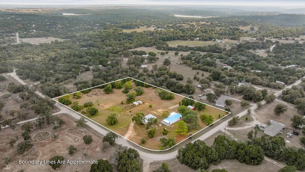 5927 Oak Creek Court, Lipan