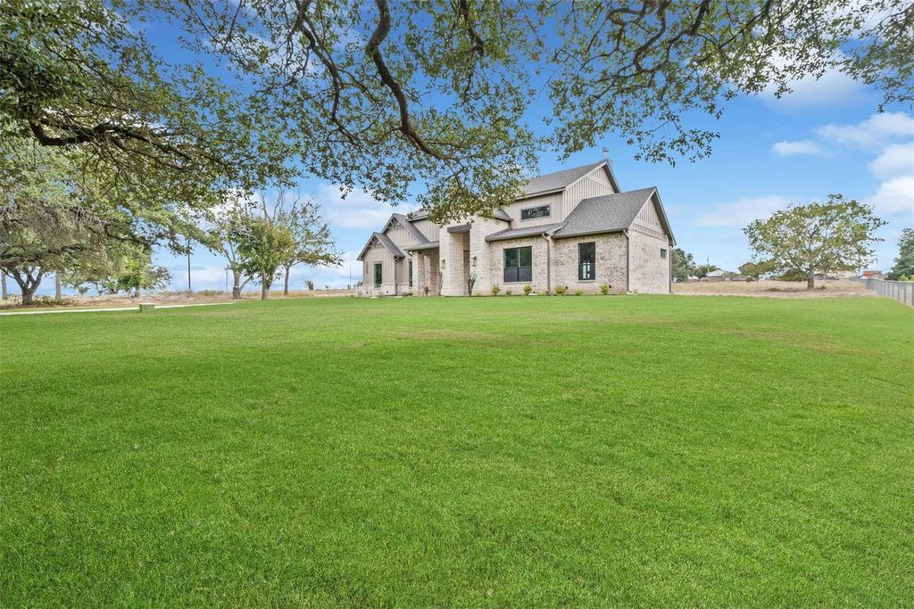 1005 Lilly Lane, Weatherford