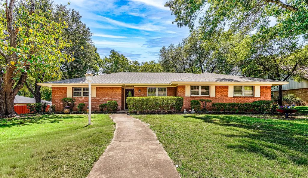 1203 Springbrook Circle, DeSoto