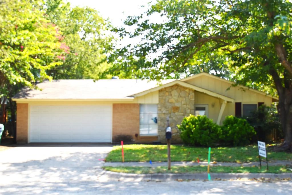 3904 Titan Trail, Denton