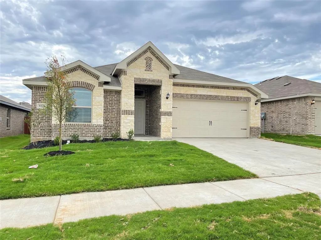 9324 Martinique Lane, Fort Worth
