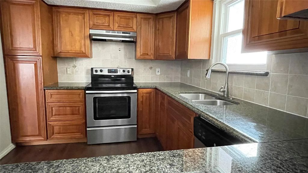 815 W Rochelle Road, Irving