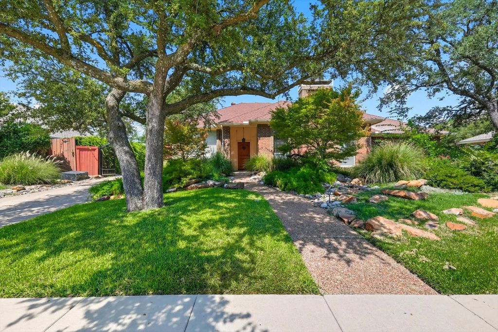 3617 Wandering Trail, Plano