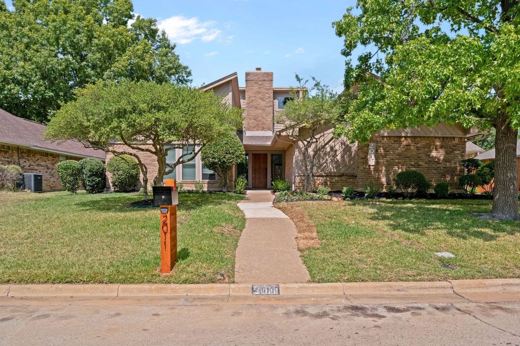 2011 Riverforest Drive, Arlington