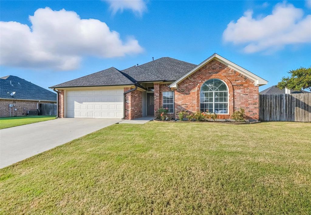 204 Mourning Dove Lane, Krum